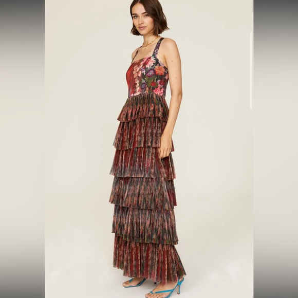 Hutch Avani Gown - Picture 2 of 5